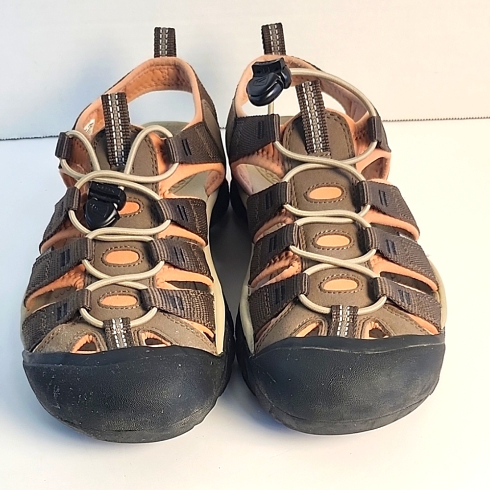 Women's Keen Newport H2 closed toes sandals sz 9.5